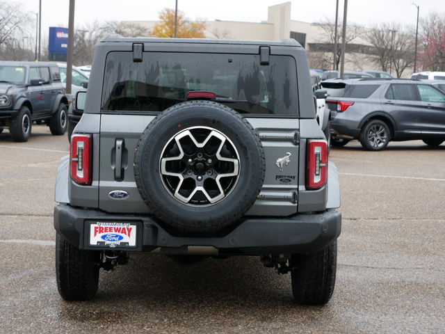 2024 Ford Bronco Outer Banks 4