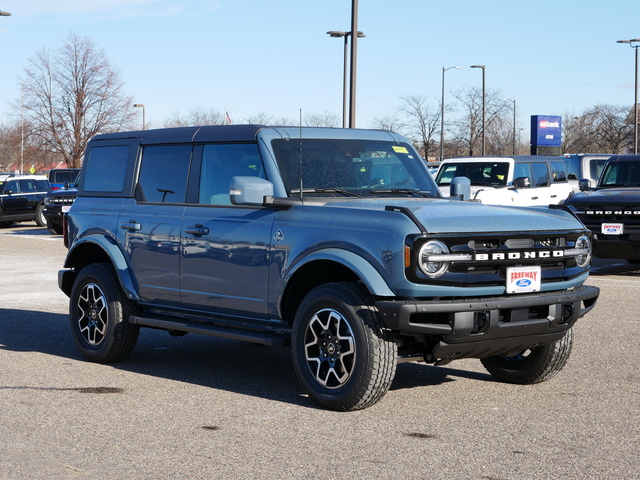 2024 Ford Bronco Outer Banks 4