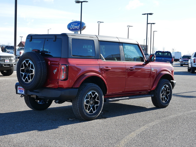 2024 Ford Bronco Outer Banks 3