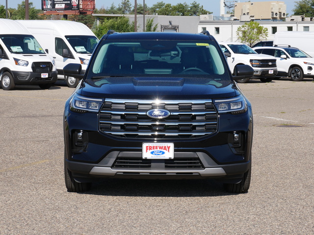 2025 Ford Explorer Active w/ Panoramic Roof 8