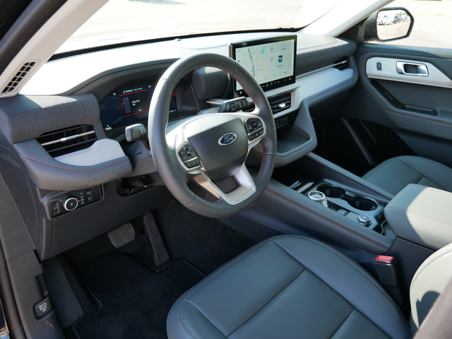 2025 Ford Explorer Active w/ Panoramic Roof 12