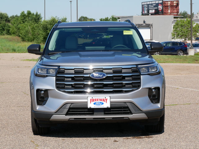 2025 Ford Explorer Active  8