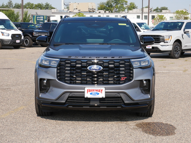 2025 Ford Explorer ST w/ Pano Moonroof 8