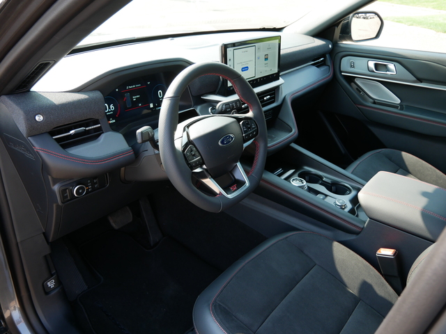 2025 Ford Explorer ST w/ Pano Moonroof 12