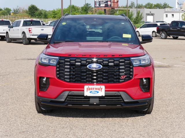 2025 Ford Explorer ST w/ Pano Moonroof 8