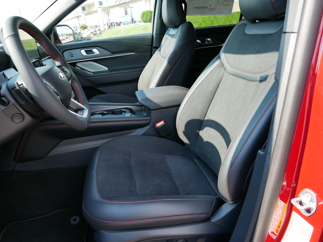 2025 Ford Explorer ST w/ Pano Moonroof 13