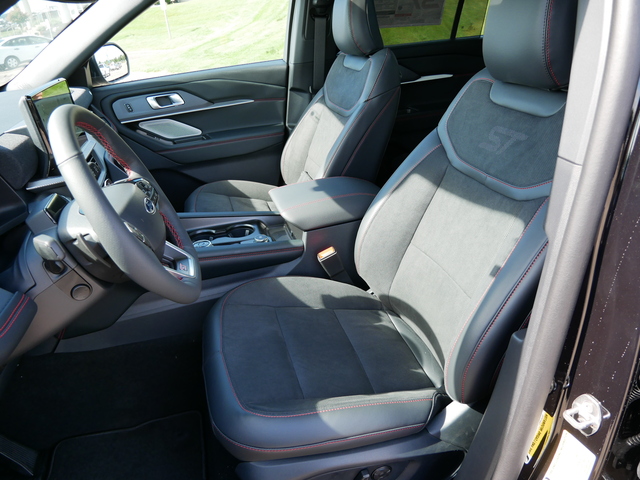 2025 Ford Explorer ST w/ Pano Moonroof 13