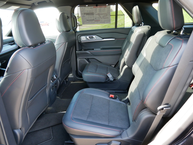 2025 Ford Explorer ST w/ Pano Moonroof 17