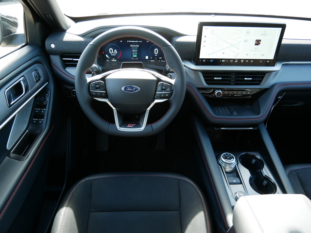 2025 Ford Explorer ST w/ Pano Moonroof 19