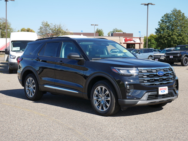 2025 Ford Explorer Active  7