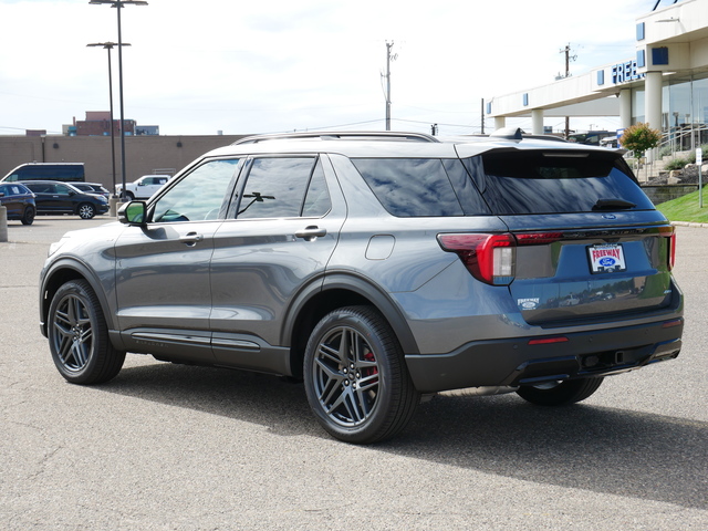 2025 Ford Explorer ST-Line  3