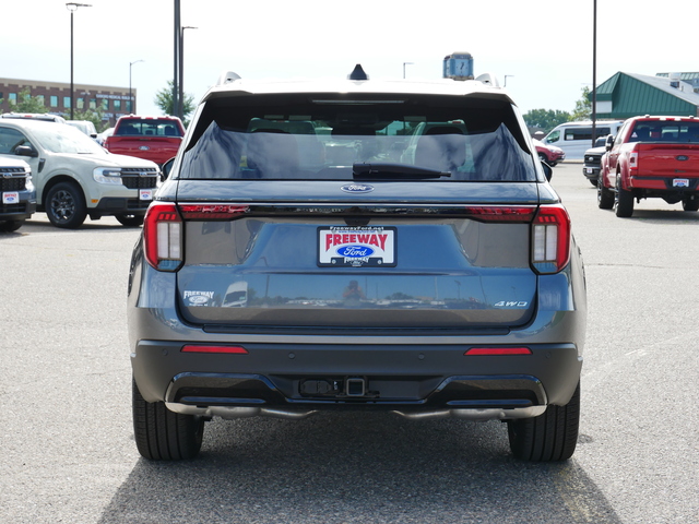 2025 Ford Explorer ST-Line  4