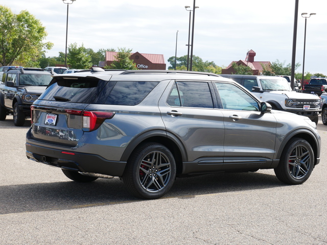 2025 Ford Explorer ST-Line  5