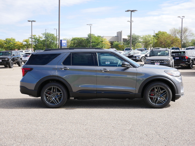 2025 Ford Explorer ST-Line  6