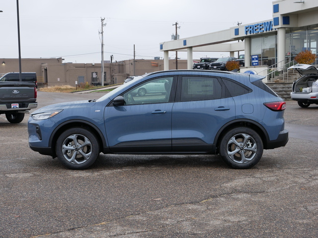 2025 Ford Escape ST-Line 2