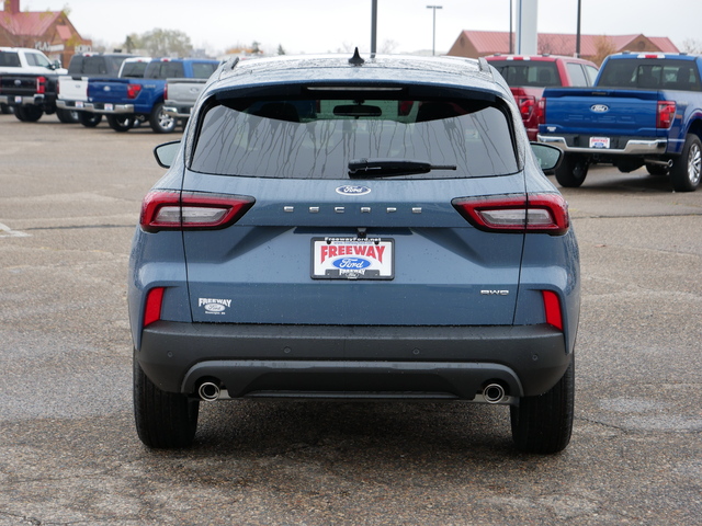 2025 Ford Escape ST-Line 4