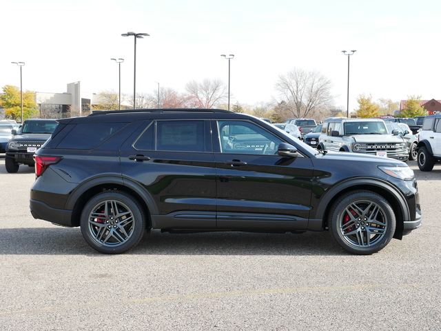 2025 Ford Explorer ST  6