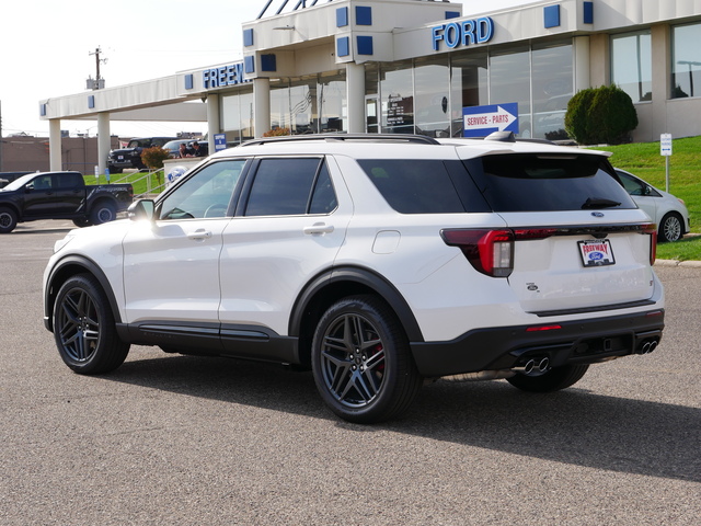 2025 Ford Explorer ST  3