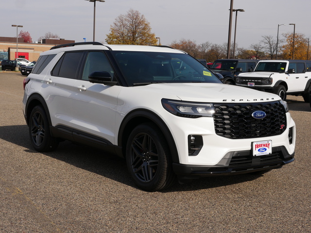 2025 Ford Explorer ST  7