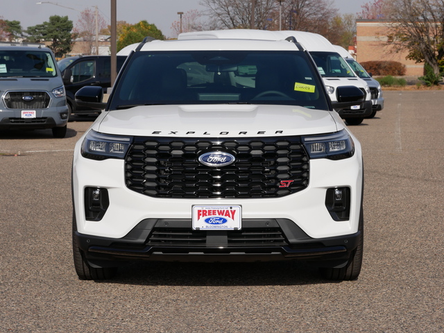 2025 Ford Explorer ST  8