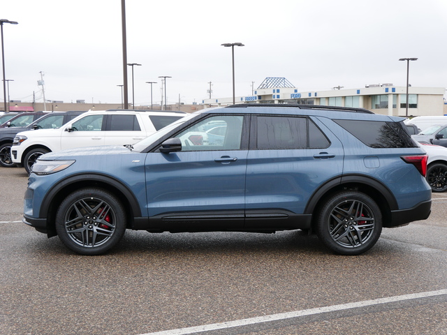 2025 Ford Explorer ST-Line 2