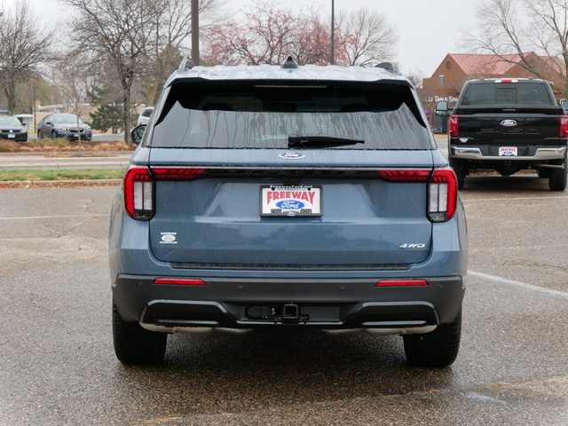 2025 Ford Explorer ST-Line 4