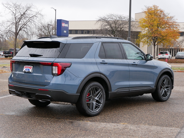 2025 Ford Explorer ST-Line 5