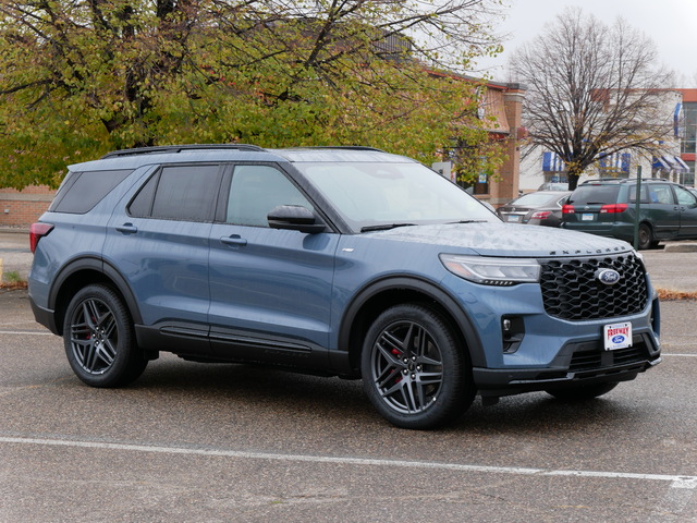 2025 Ford Explorer ST-Line 7