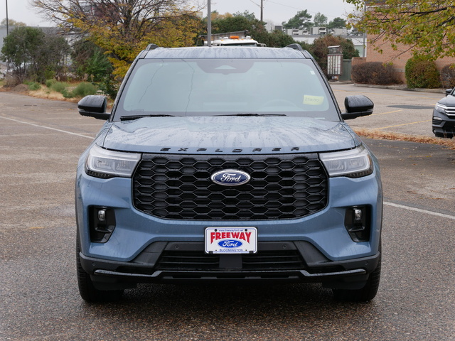 2025 Ford Explorer ST-Line 8