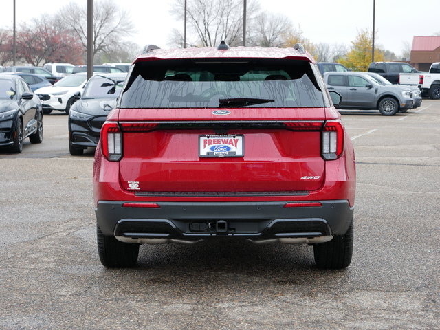 2025 Ford Explorer ST-Line 4