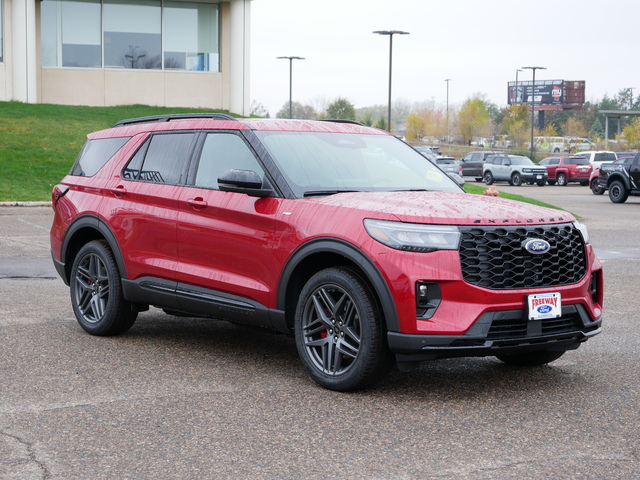 2025 Ford Explorer ST-Line 7