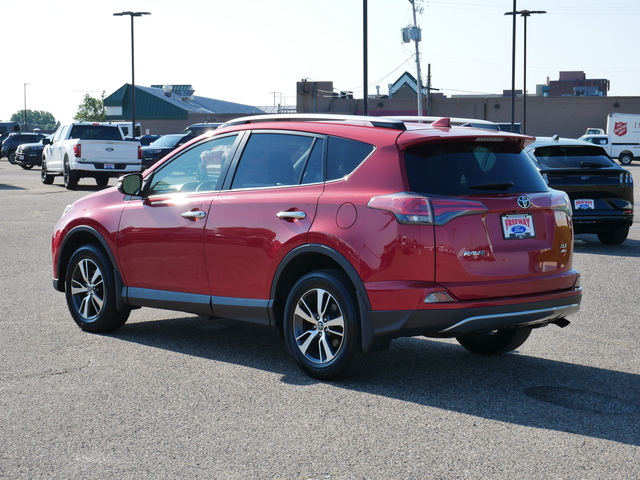 2017 Toyota RAV4 XLE 5