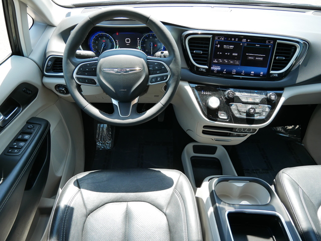2022 Chrysler Pacifica Touring L 18