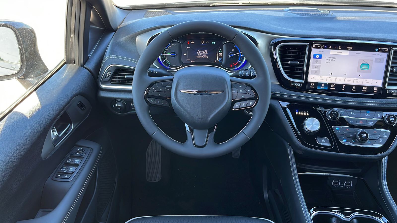 2023 Chrysler Pacifica Hybrid Limited 12