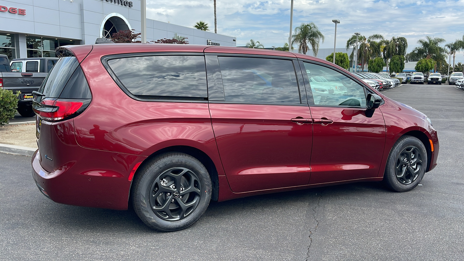 2023 Chrysler Pacifica Hybrid Limited 6