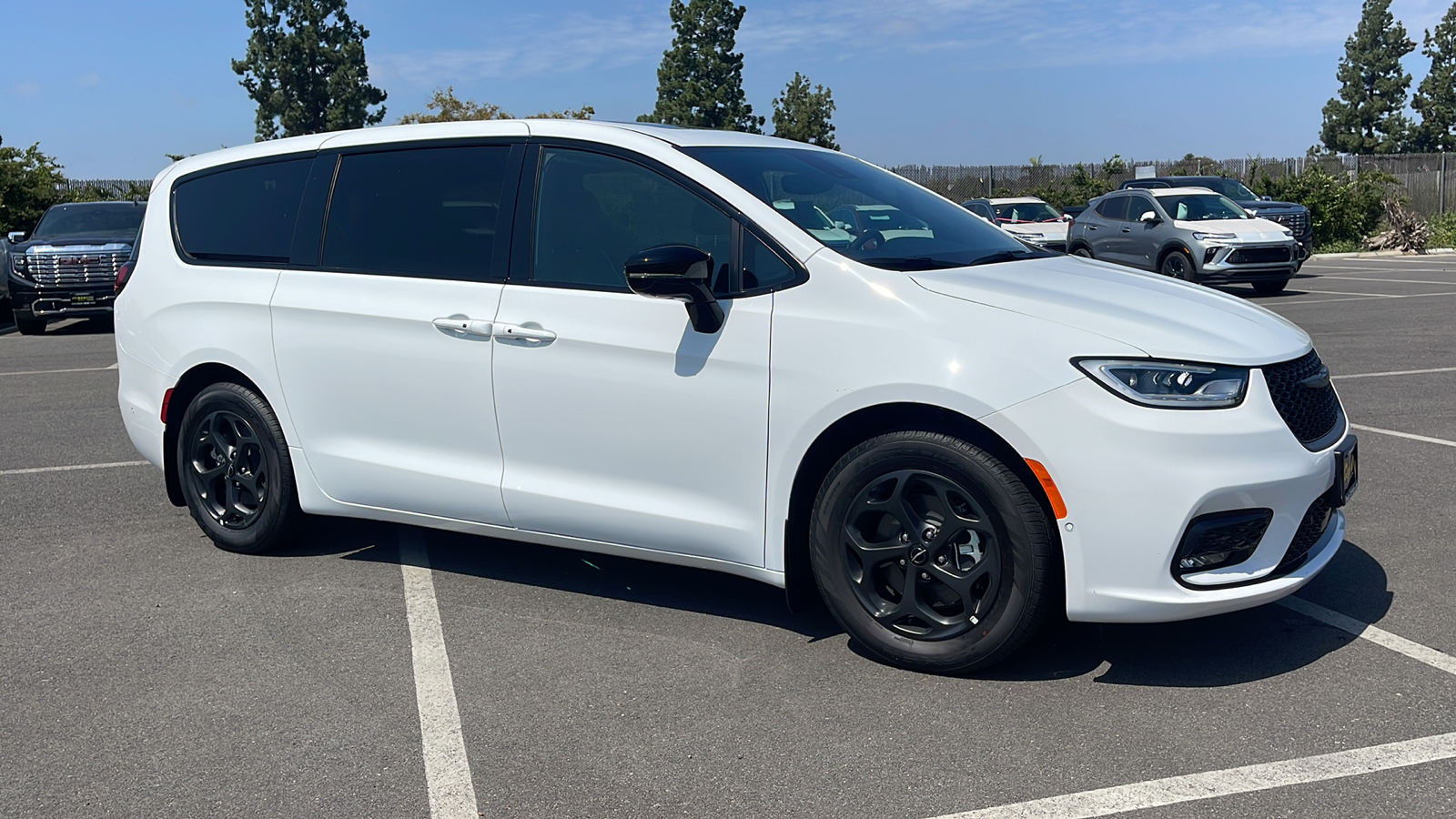 2023 Chrysler Pacifica Hybrid Limited 8