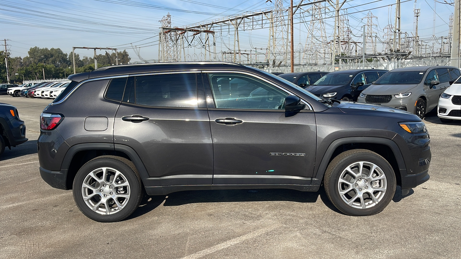 2023 Jeep Compass Latitude Lux 7