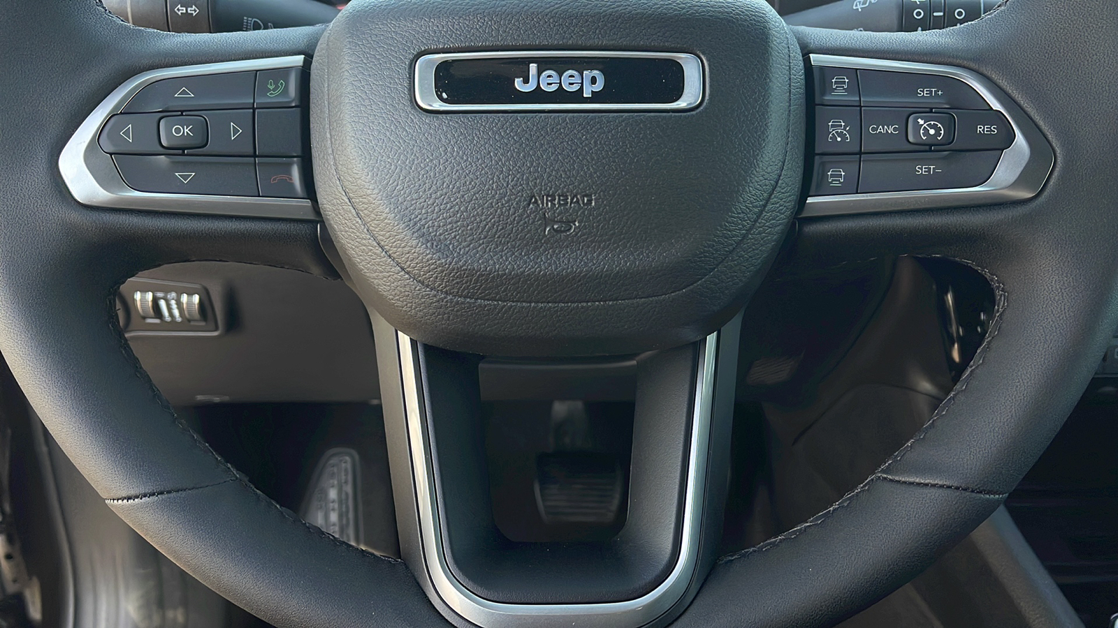 2023 Jeep Compass Latitude Lux 18