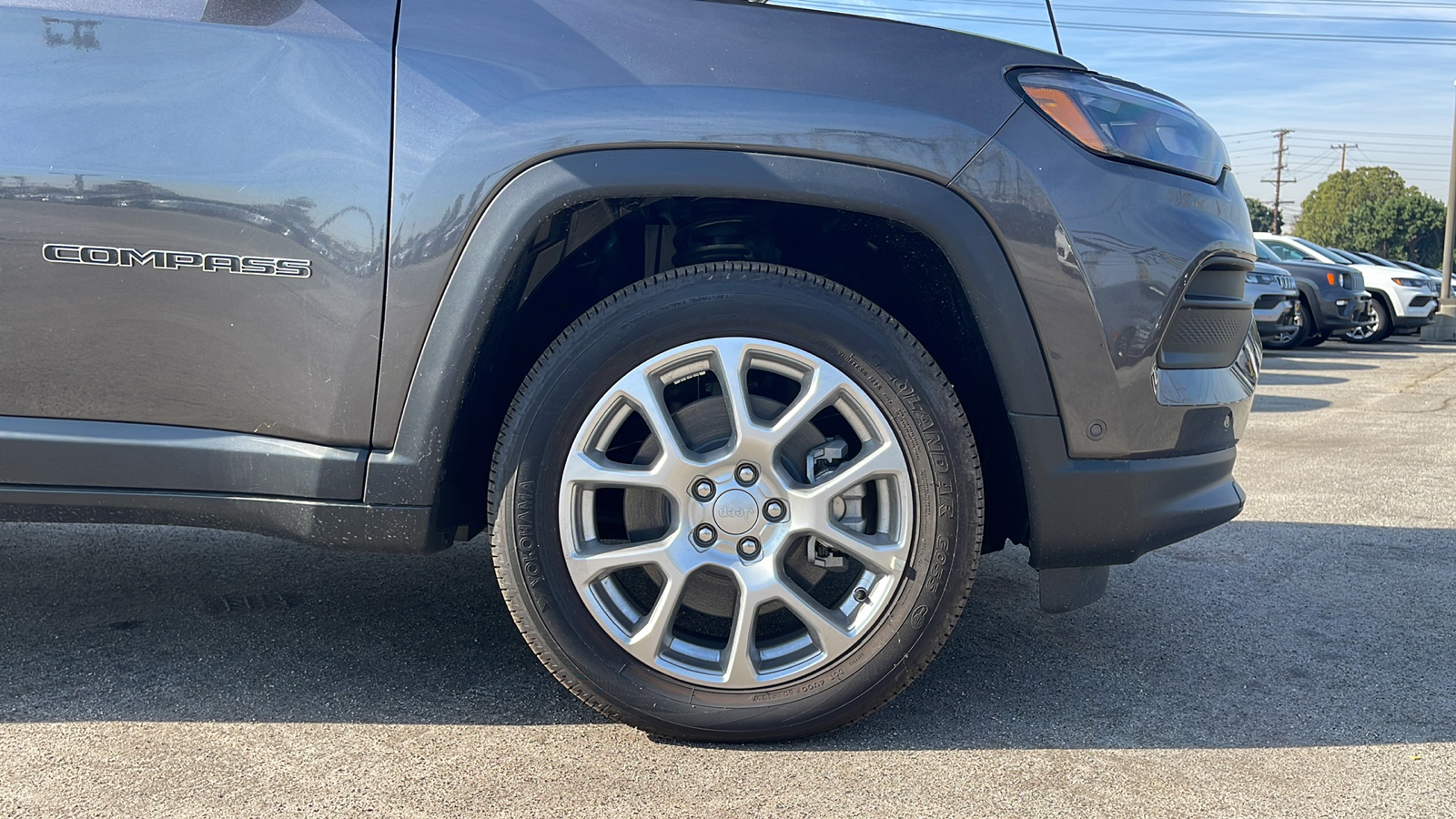 2023 Jeep Compass Latitude Lux 29