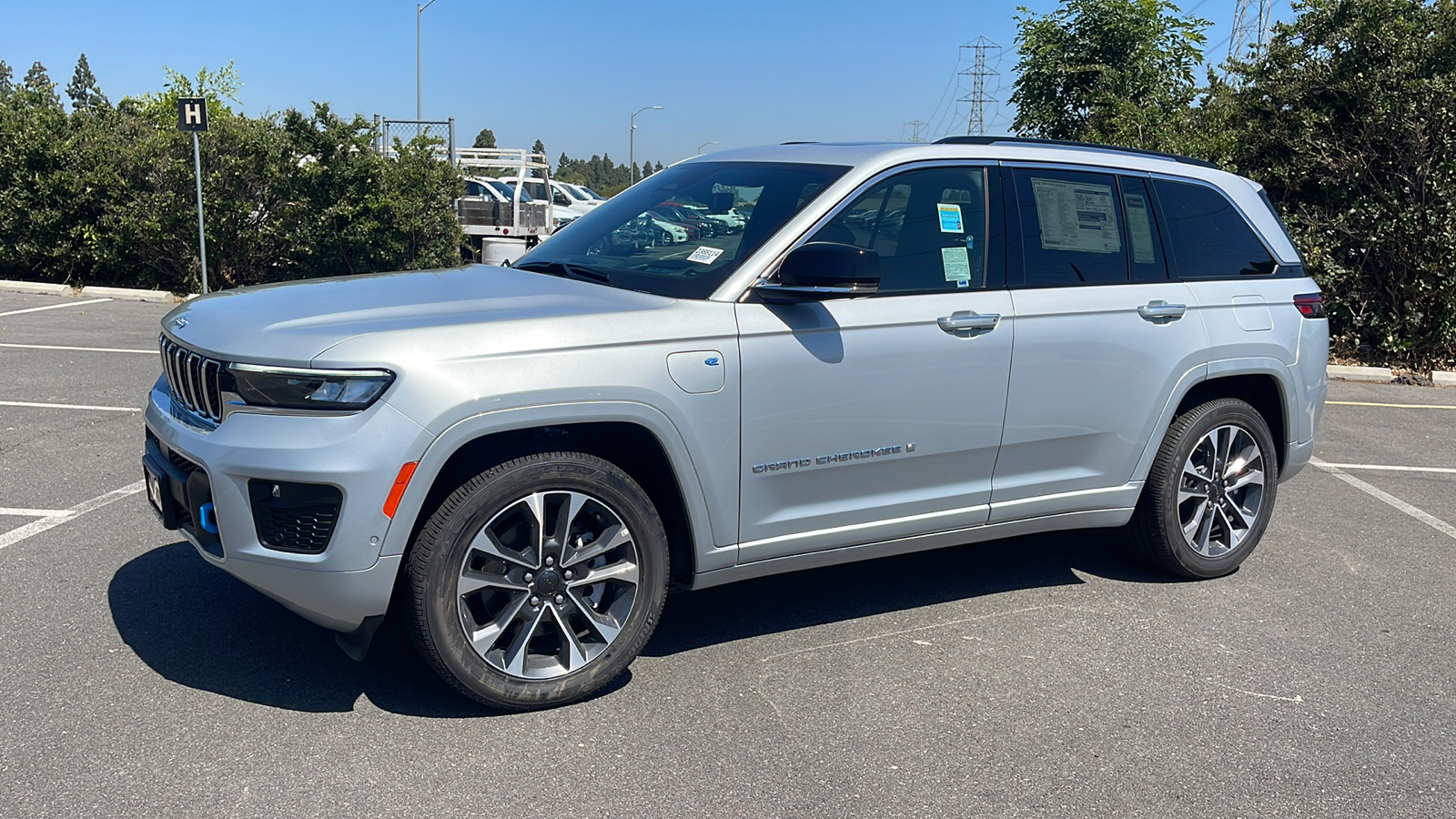 2023 Jeep Grand Cherokee 4xe Overland 2