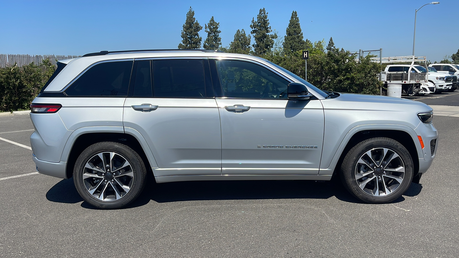 2023 Jeep Grand Cherokee 4xe Overland 7