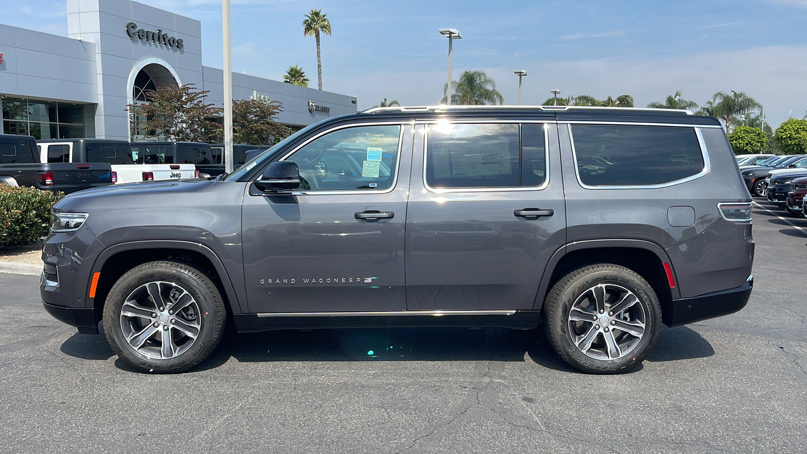 2023 Jeep Grand Wagoneer  3