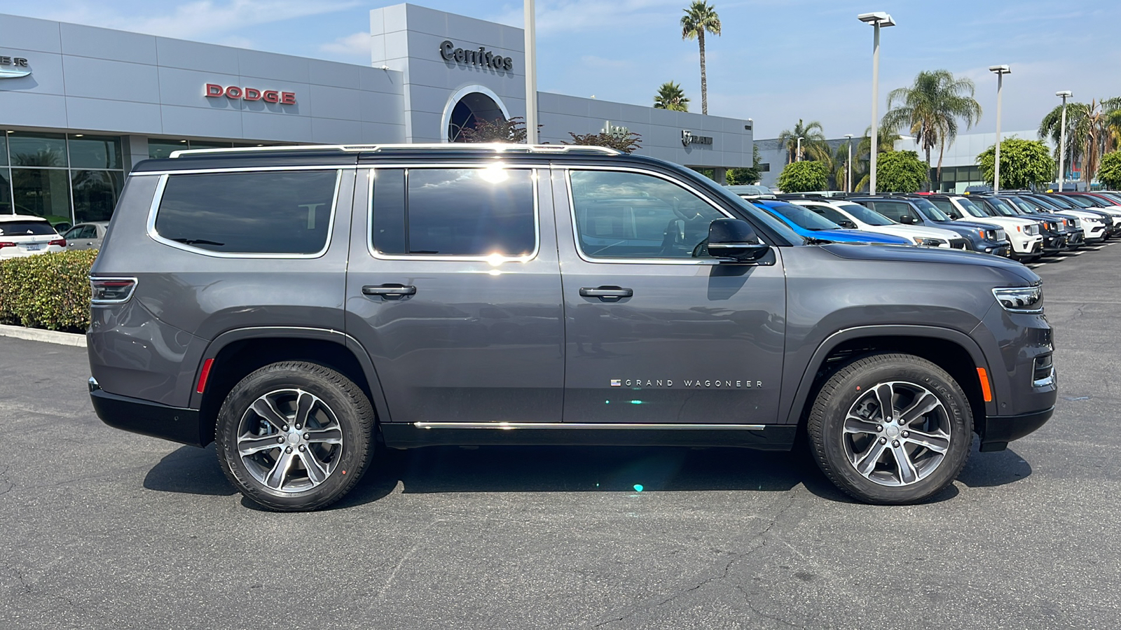 2023 Jeep Grand Wagoneer  7