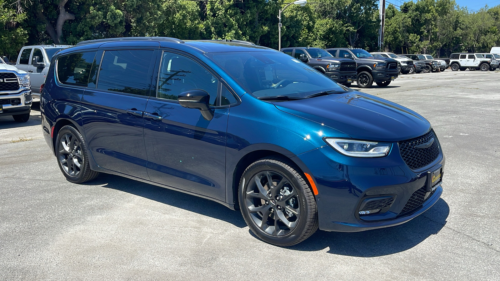 2024 Chrysler Pacifica Limited 8