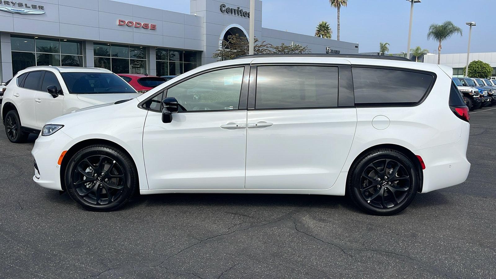 2024 Chrysler Pacifica Touring L 3