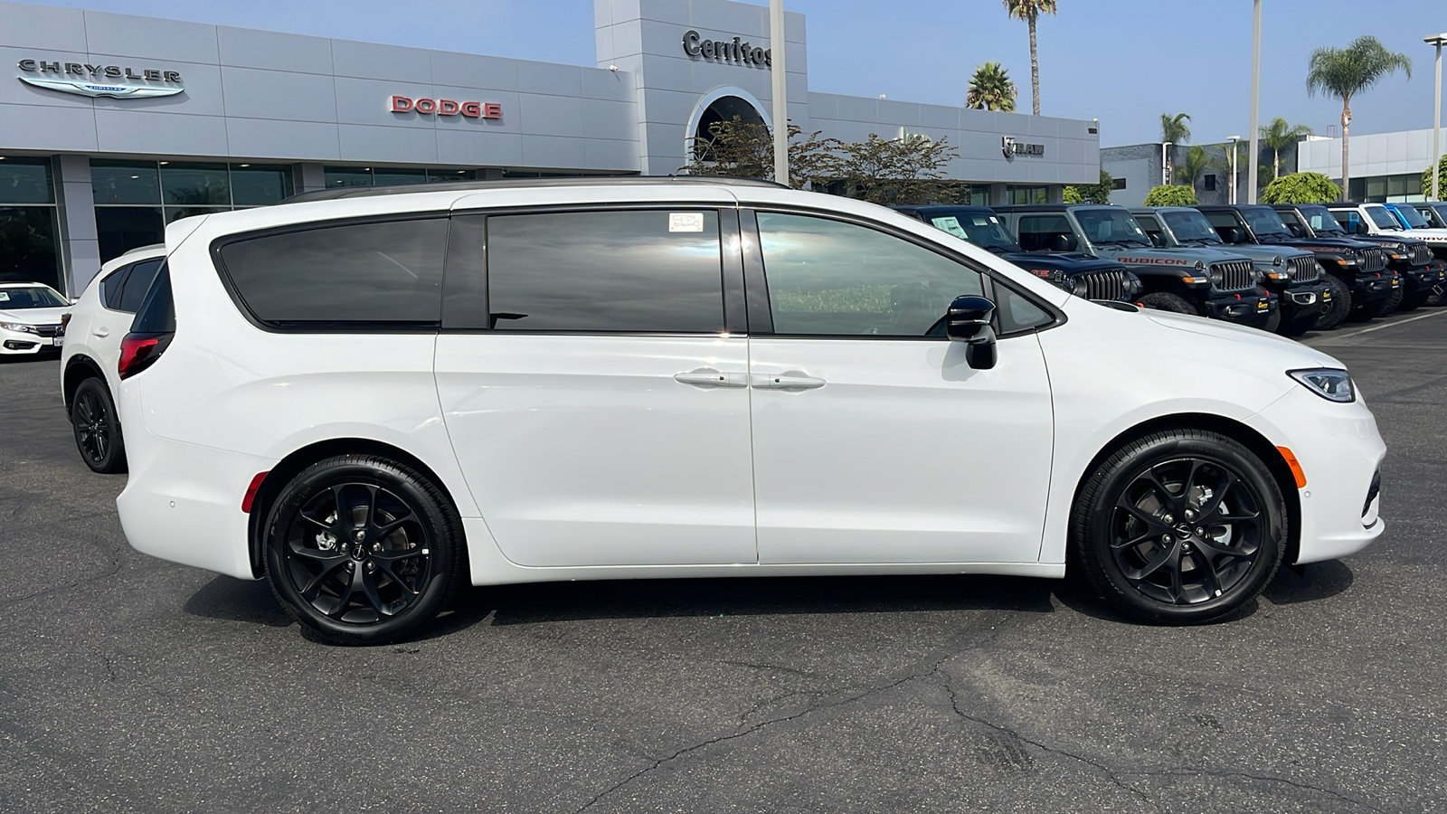 2024 Chrysler Pacifica Touring L 7