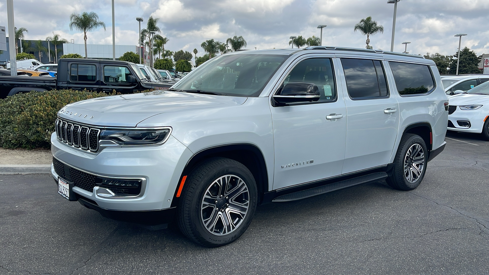 2023 Jeep Wagoneer L Base 2