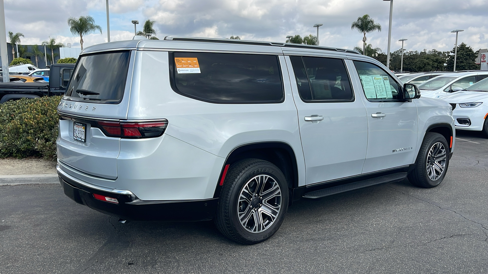 2023 Jeep Wagoneer L Base 6