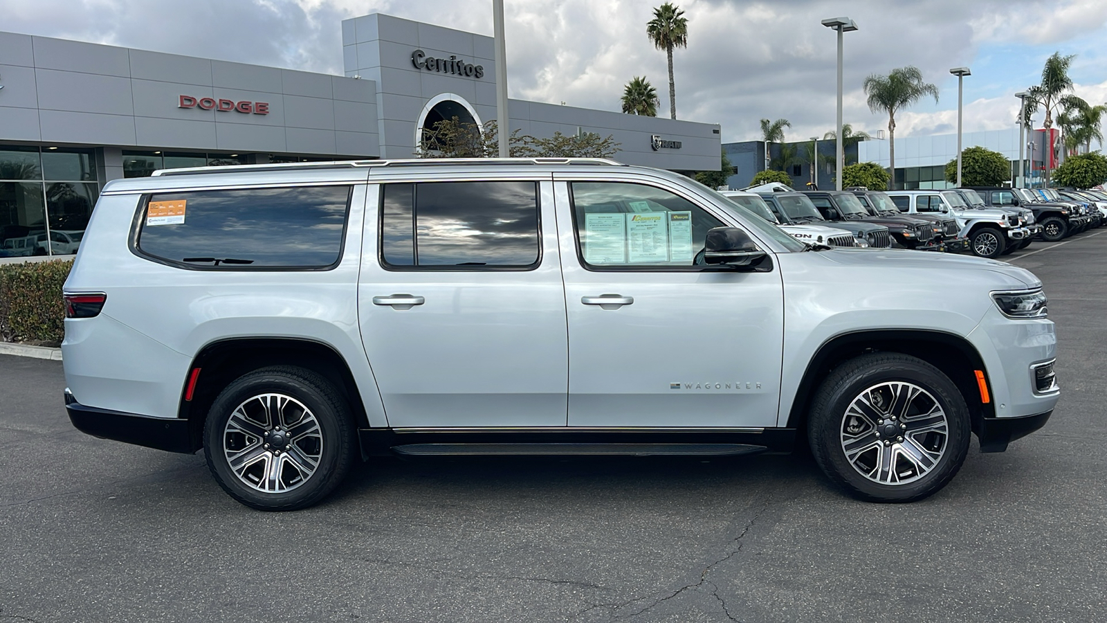 2023 Jeep Wagoneer L Base 7