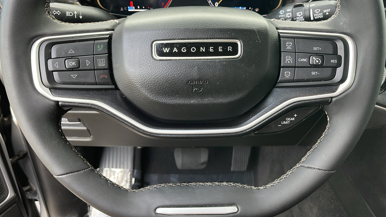 2023 Jeep Wagoneer L Base 18